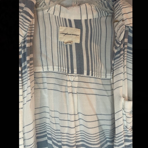 Button up - Picture 2 of 3